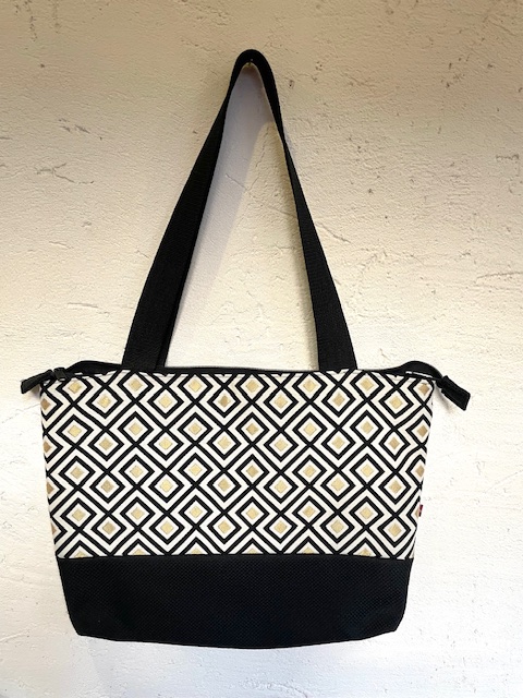 Tasche mit Reißverschluss schwarz-gold